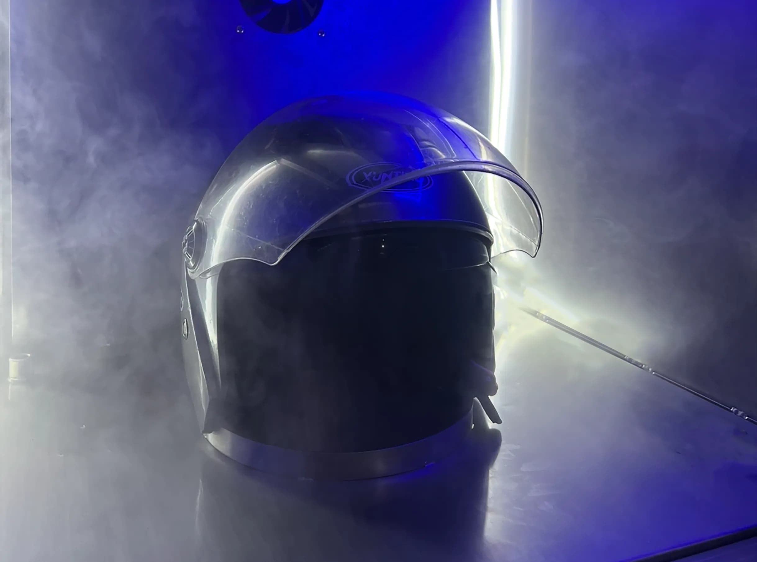 รูปภาพประกอบหมวกกันน็อคที่ถูก Ozone ฆ่าเชื้อโรค